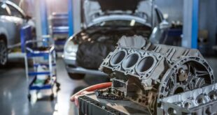 pieces de voiture dans une garage de reparation.jpg